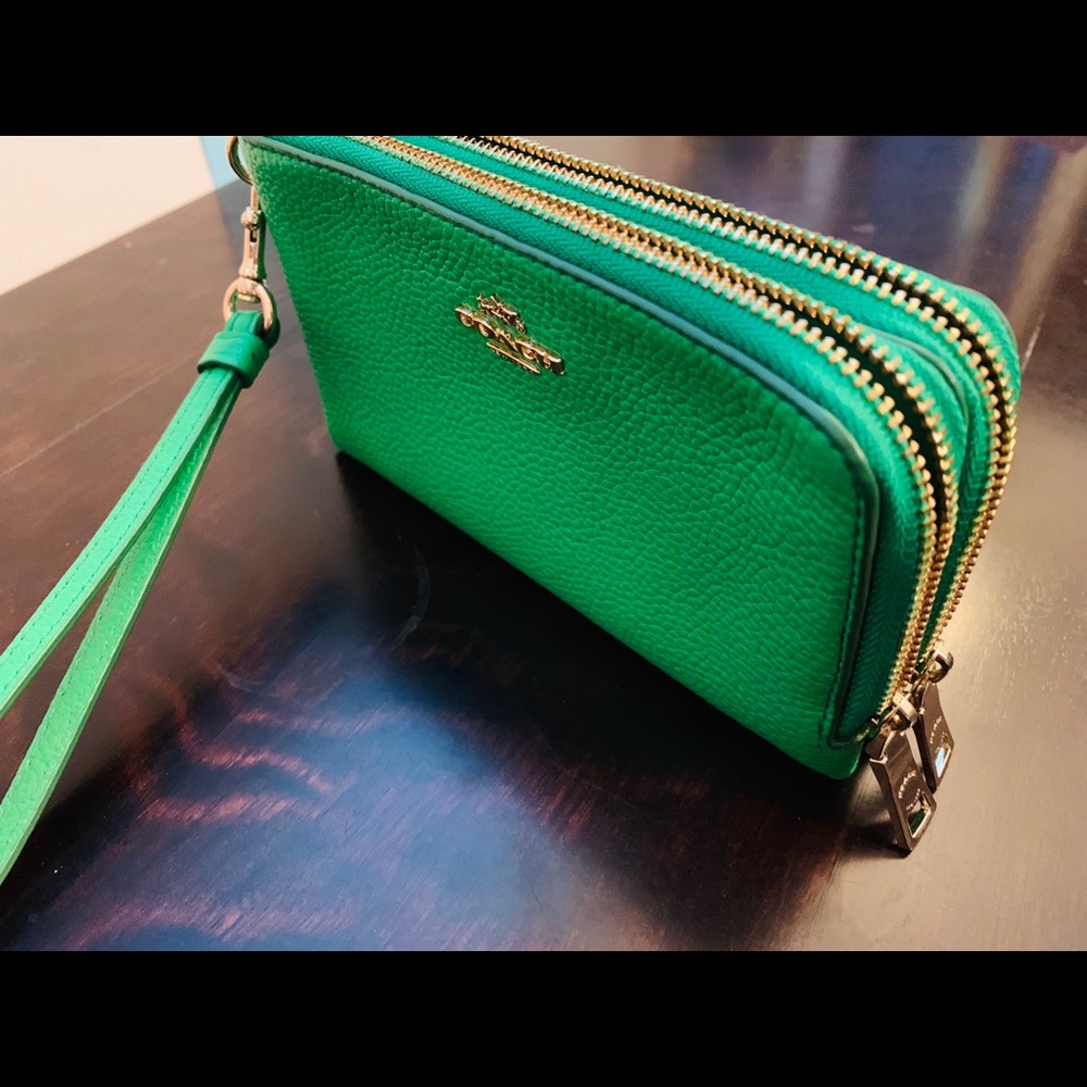 Coach Double Zippier Wristlet Almost New